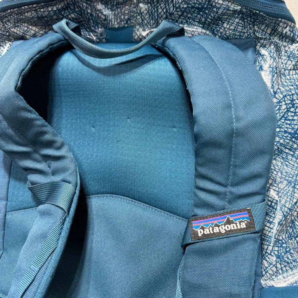 Patagonia Black Hole Pack 25L Backpack Blue 49297 Running Hiking Travel Bag